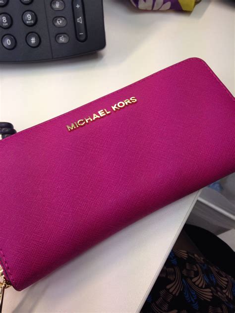 michael kors pink stictched walley